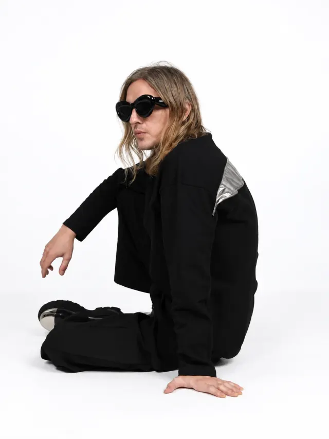BACKSIDE ZIP TEE BLACK CLR - image 6