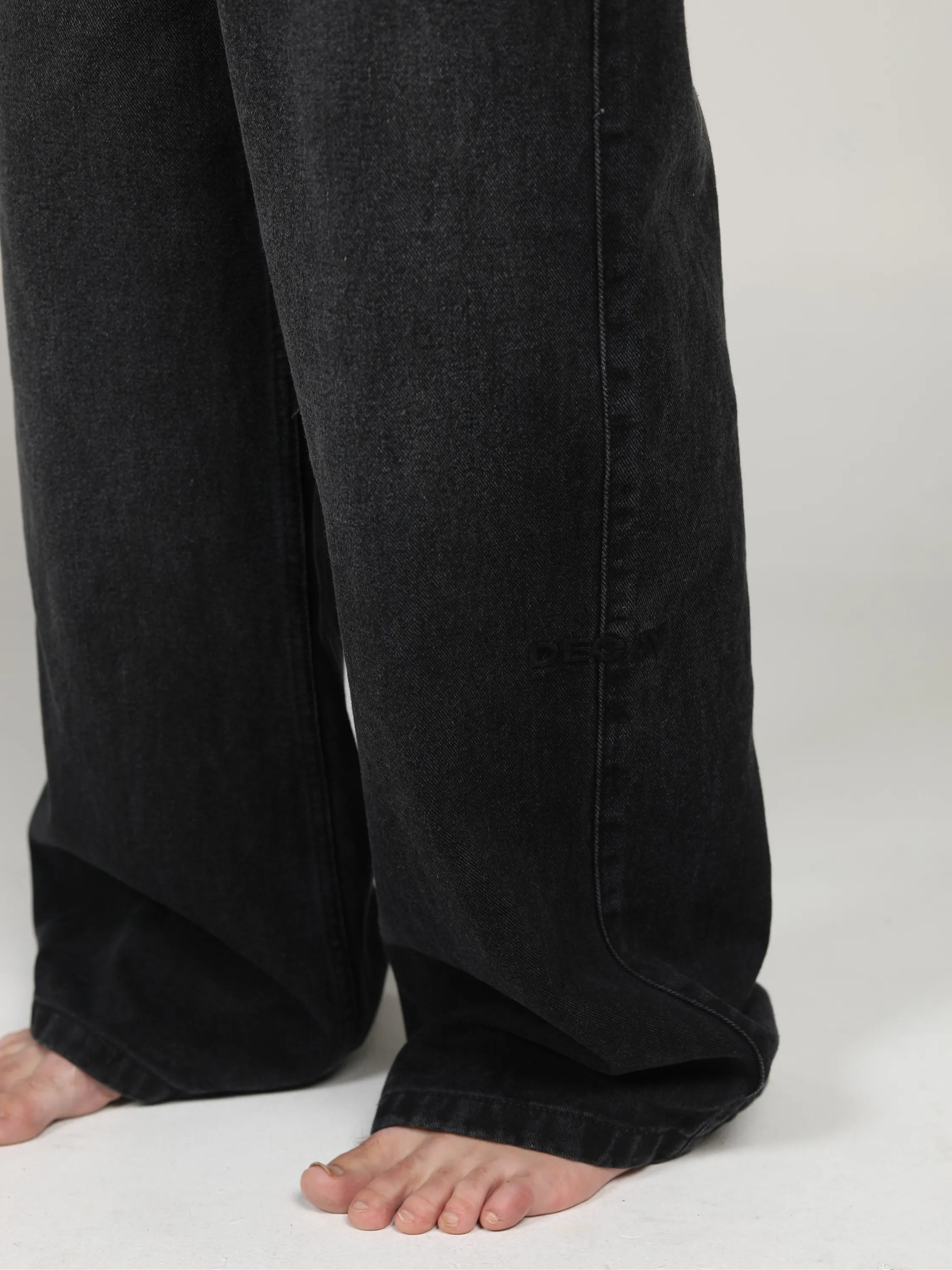 MILD WASH BLACK DENIM